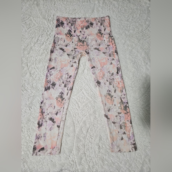 Breezies Cropped Leggings - Picture 2 of 8